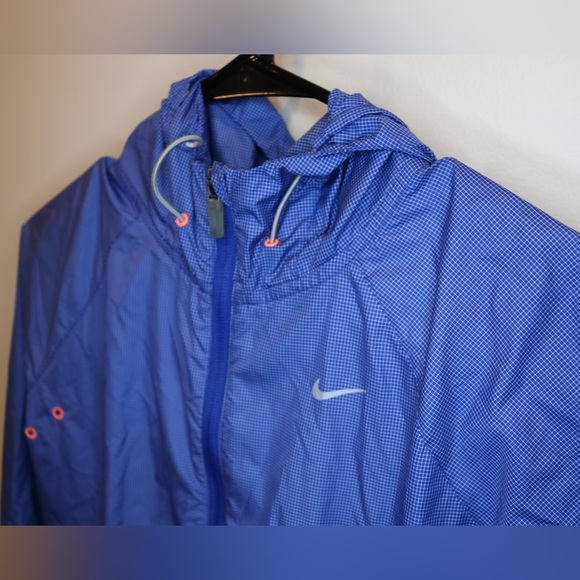 Nike light weight running jacket - Picture 2 of 4